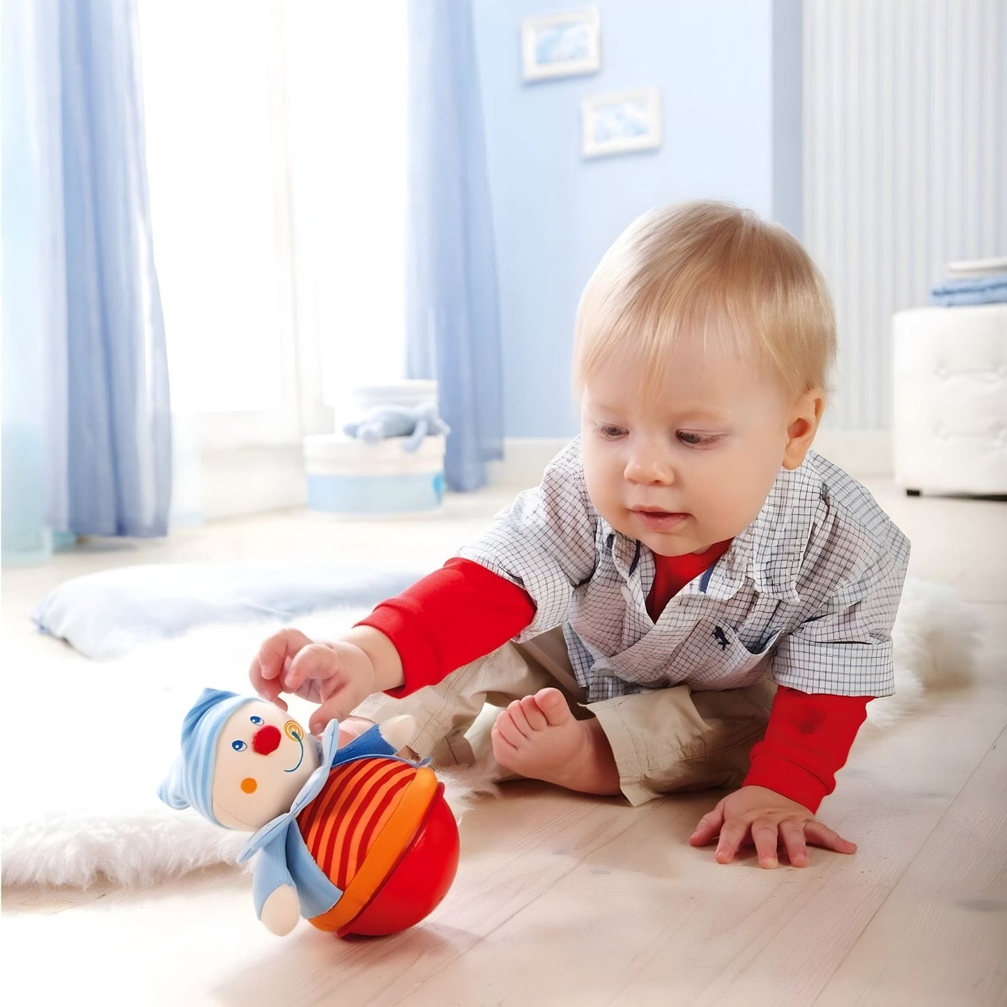 Boneco Kasper sempre em pé para momentos de surpresa e ternura