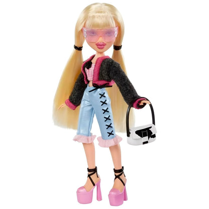 Muñeca Bratz Goin Out Cloe con ropa a cuadros rosa y plataformas