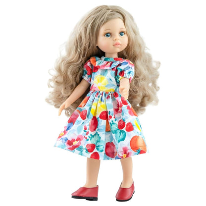 Muñeca Carla de Paola Reina con cabello largo ondulado, ojos azules, vestido colorido con frutas y zapatos rojos