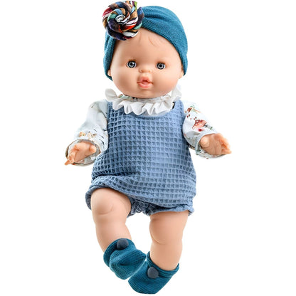 Muñeca Blanca de Paola Reina con ropa azul, cuello blanco y turbante azul con flor colorida
