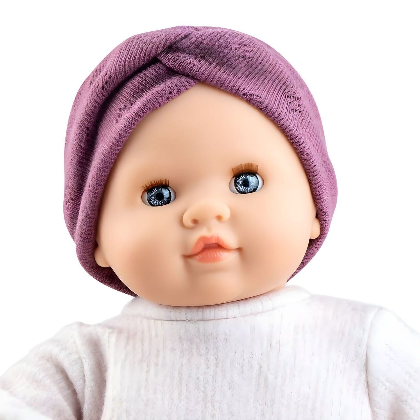 Boneca Laya com corpo mole em pose doce e acolhedora