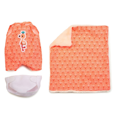 Muñeca de trapo Ágata con moisés en imagen de producto delicada