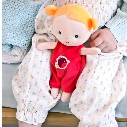 Muñeca de trapo Anais con moisés para regalar en momentos especiales