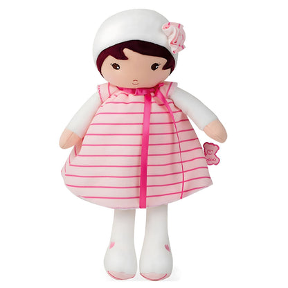Muñeca de trapo Rose de Kaloo con vestido rosa a rayas, gorro blanco y flor lateral
