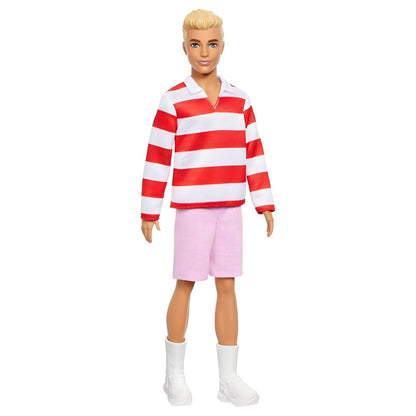 Muñeco Ken con camisa de rayas rojas y blancas, pantalones cortos rosas y zapatillas blancas