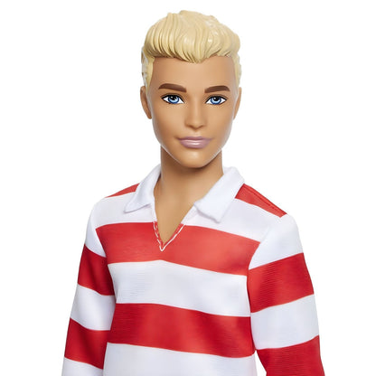 Muñeco Ken con camisa de rayas rojas y blancas, pantalones cortos rosas y zapatillas blancas