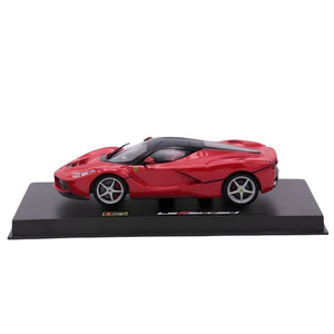 Viva a paixão por velocidade com o Carro de brincar Ferrari Signature Series - LaFerrari, a réplica em miniatura perfeita que traz sofisticação e diversão para todas as idades. Imerso em detalhes autênticos e design suntuoso, este modelo transformará qualquer coleção com um toque de elegância italiana.