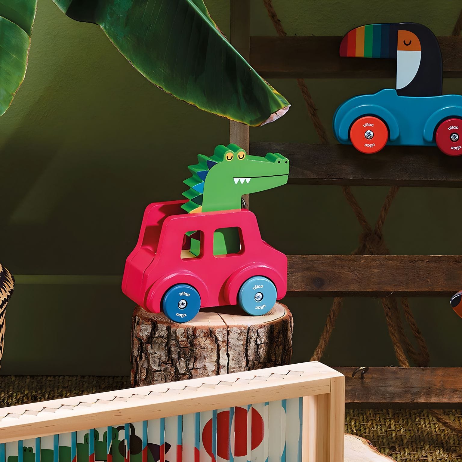 Carro de Madeira Crocodilo ideal para movimento, fantasia e brincadeira livre