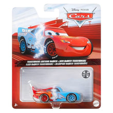 Cars Disney Transforming Lightning McQueen em embalagem