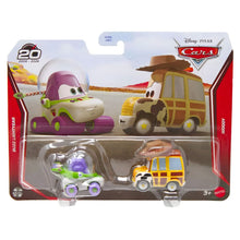 Embalaje Disney Pixar Cars del 20.º aniversario con los coches en miniatura de Buzz Lightyear y Woody.
