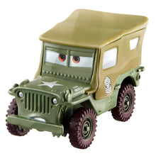 Carrinho Cars Disney Pixar Sarge em verde militar com olhar expressivo