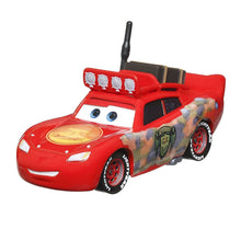 Cars Disney Relâmpago McQueen Caçador de Criptas com faróis no tejadilho e visual de aventura