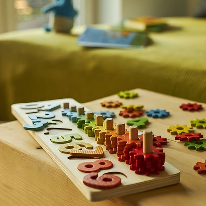 Set Educativo Aprende a Contar Goki con números de colores y ruedas dentadas en secuencia arcoíris