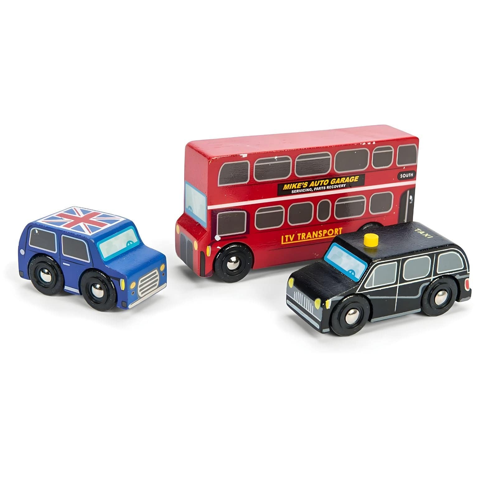 Criança a brincar com Conjunto Veículos de Londres em madeira da Le Toy Van com autocarro vermelho, táxi preto e carro azul