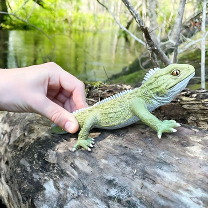 Figura de goma Tuatara en vista trasera
