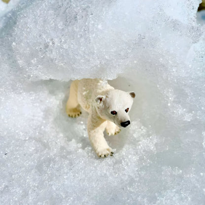 Figura de goma cría de oso polar para juegos sobre el Ártico