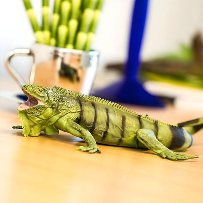 Juguete iguana verde con aspecto exótico para historias creativas