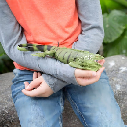 Figura animal iguana verde pensada para aventura e imaginación