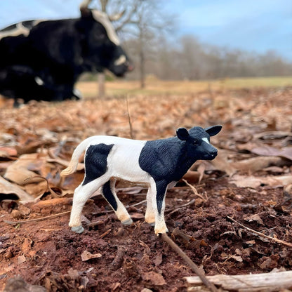Figura de goma Ternero Holstein manchado en otra perspectiva