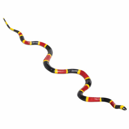 Figura de goma Serpiente Coral en primer plano