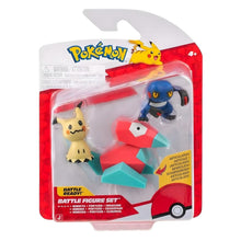 Figuras Pokémon Mimikyu, Porygon e Croagunk na embalagem Battle Figure Set