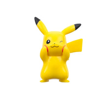 Figura Pokémon Pikachu a piscar o olho