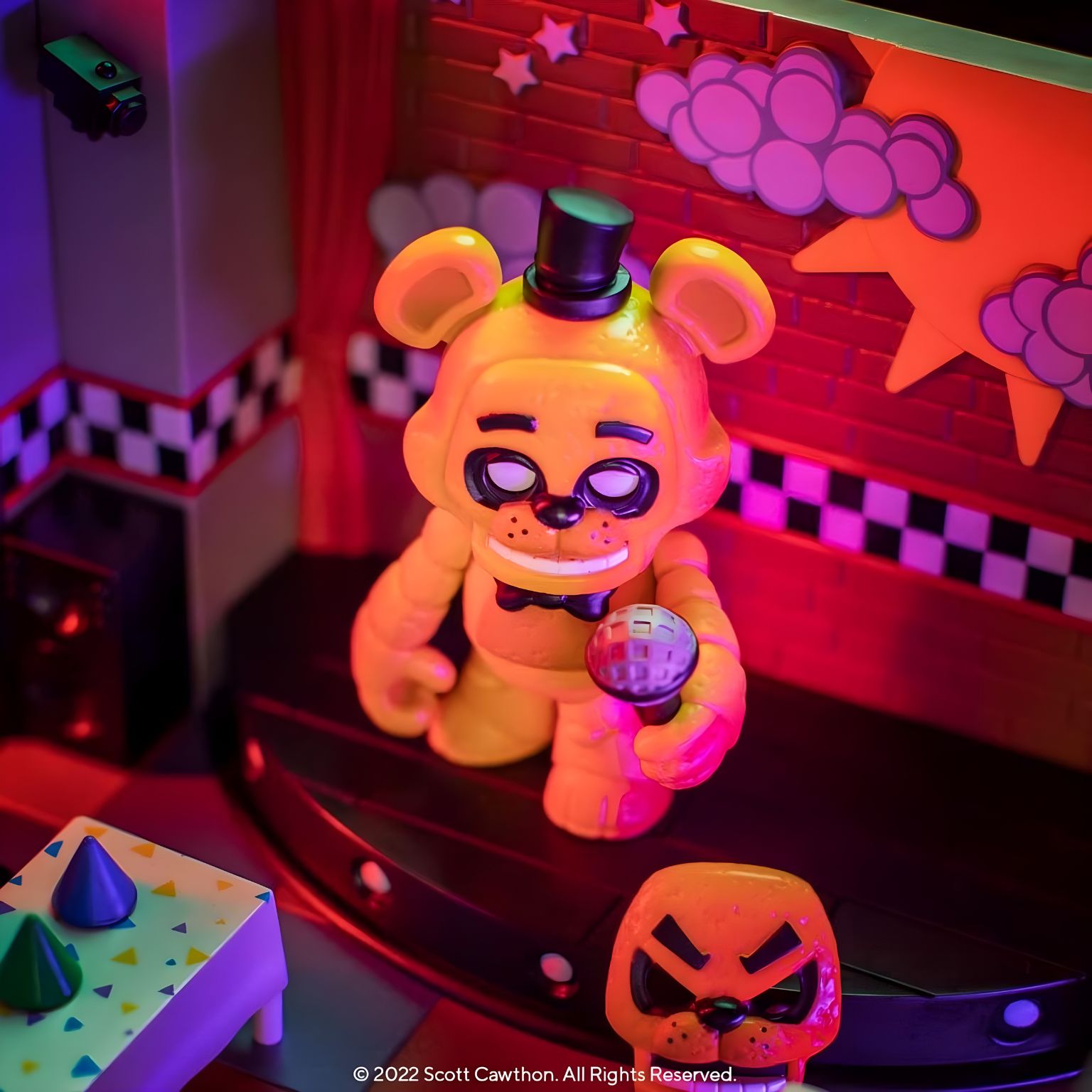 Five Nights at Freddy's - Freddy Dourado com Sala de Armazenamento