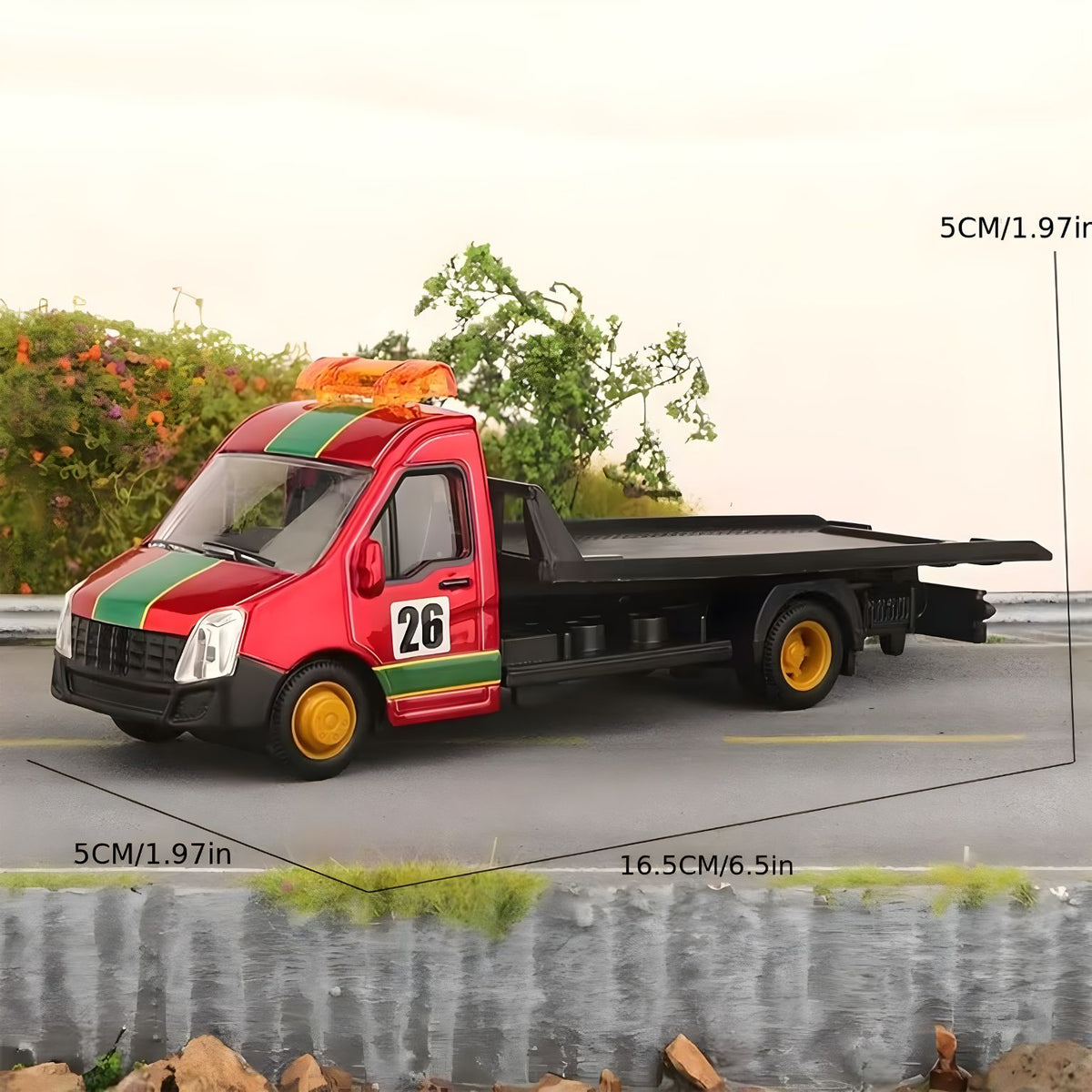 Reboque Iveco Daily vermelho com faixas verdes, rodas amarelas e plataforma vazia, numa imagem com cotas