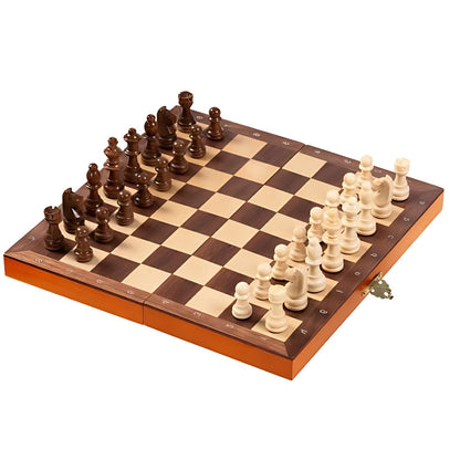 Tablero del juego de ajedrez magnético en caja de madera