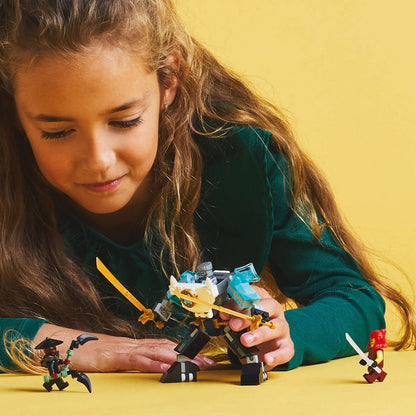 LEGO NINJAGO 71827 con Zane Wyldfyre y Drix en escenario de combate
