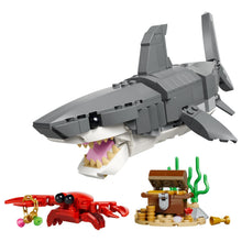 Lego Creator Tubarão Feroz com baú do tesouro e criatura marinha em cenário subaquático