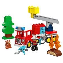 Lego Duplo camião de bombeiros com mangueira e bombeiro com chamas árvore e esquilo