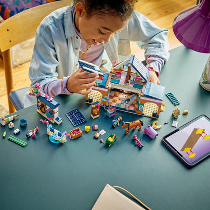Lego Friends Establo y Escuela de Equitación con establos, caballos, salto y personajes Friends
