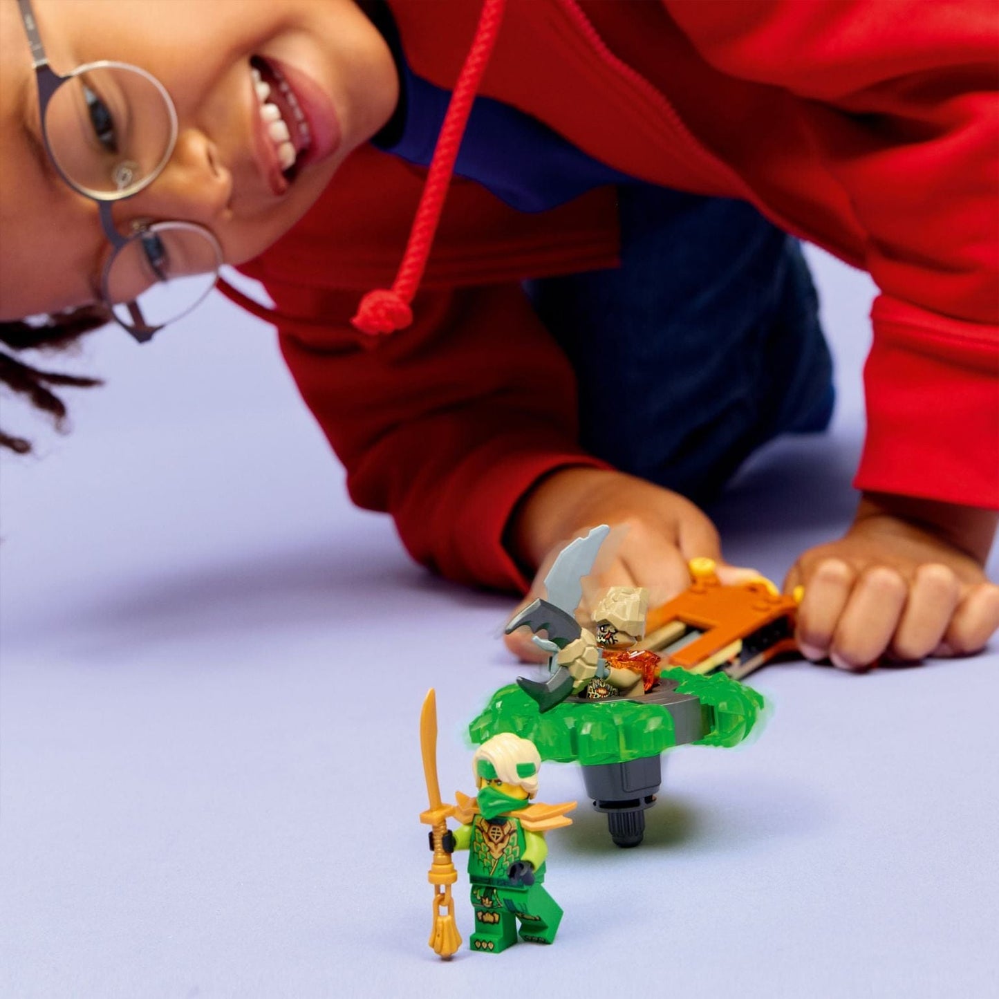 Lego Ninjago Lloyd contra Spinner de Monstro de Terra com Lloyd e monstro em duelo