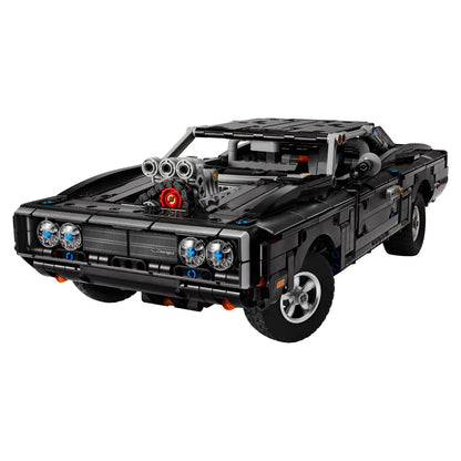 LEGO Technic Dodge Charger R/T montado en exposición