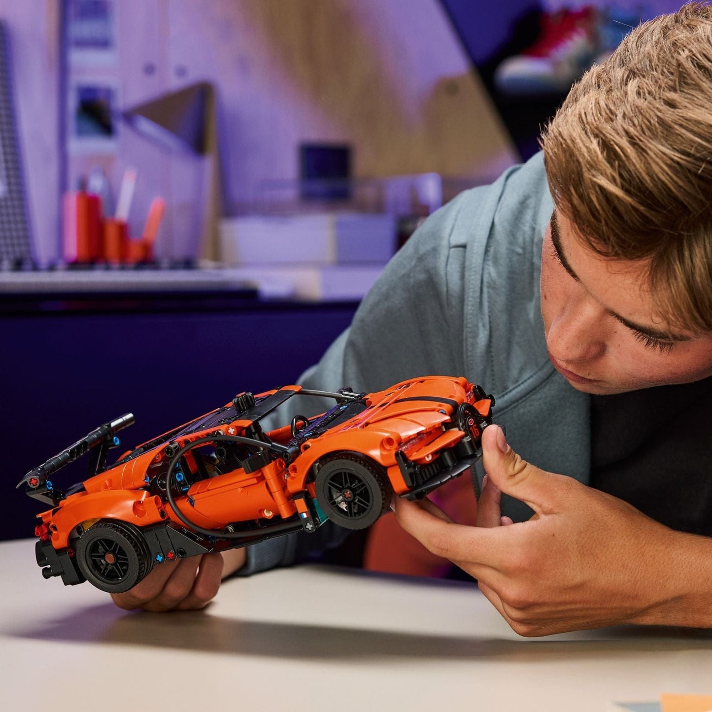 Lego Technic Hipercarro Bugatti Chiron Pur Sport laranja modelo de construir estilo supercarro