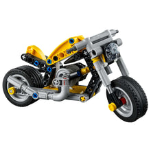 Lego Technic Mota Amarela construída em amarelo e cinzento, estilo mota desportiva, ideal para crianças 7+.