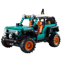 Lego Technic SUV Jeep Wrangler Rubicon todo-o-terreno cor turquesa com jantes laranja e visual aventureiro