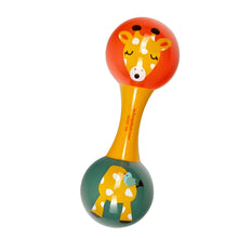 Bebé a brincar com Maracas da Girafa Sofia coloridas da Spiegelburg