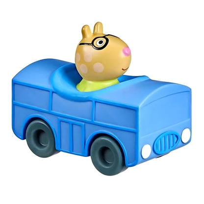 Pedro Pony Peppa Pig en mini vehículo escolar