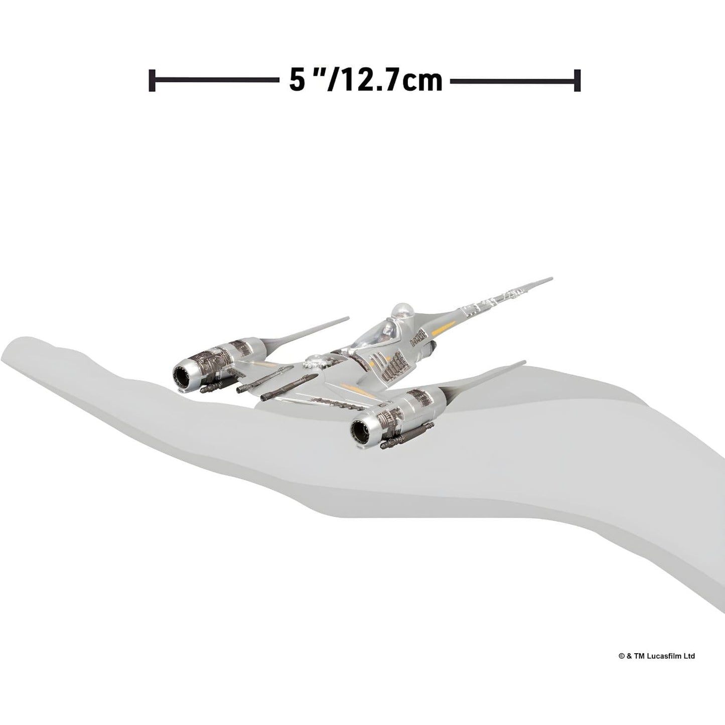 Detalhe da nave Star Wars Micro Galaxy N-1 Starfighter para brincar e expor