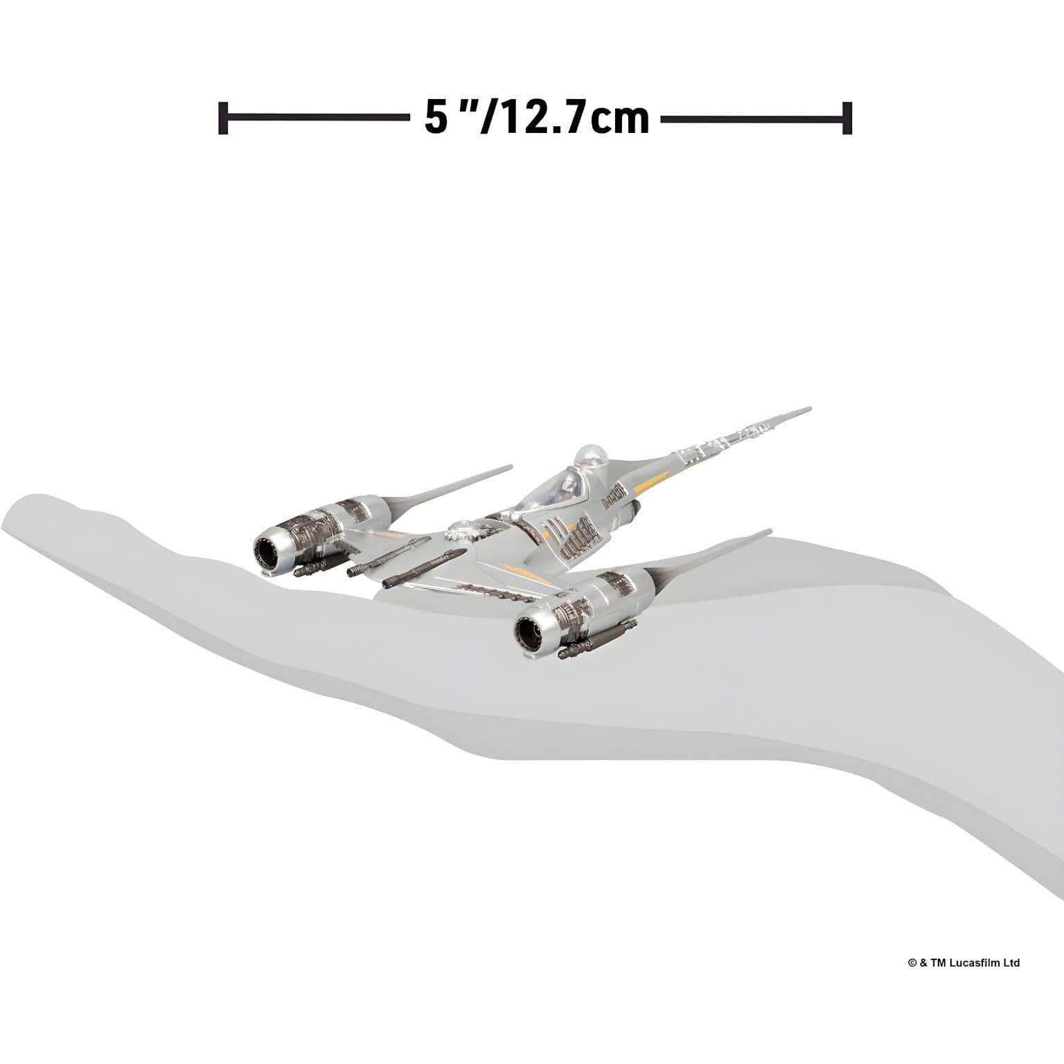 Detalhe da nave Star Wars Micro Galaxy N-1 Starfighter para brincar e expor