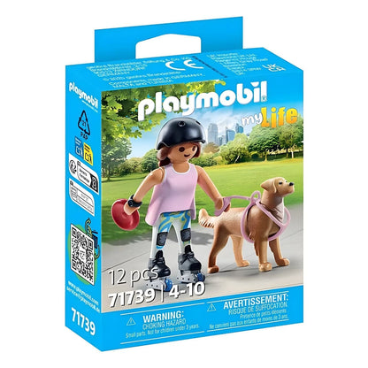 Playmobil Patinadora con Retriever con casco, patines y disco paseando perro en el parque