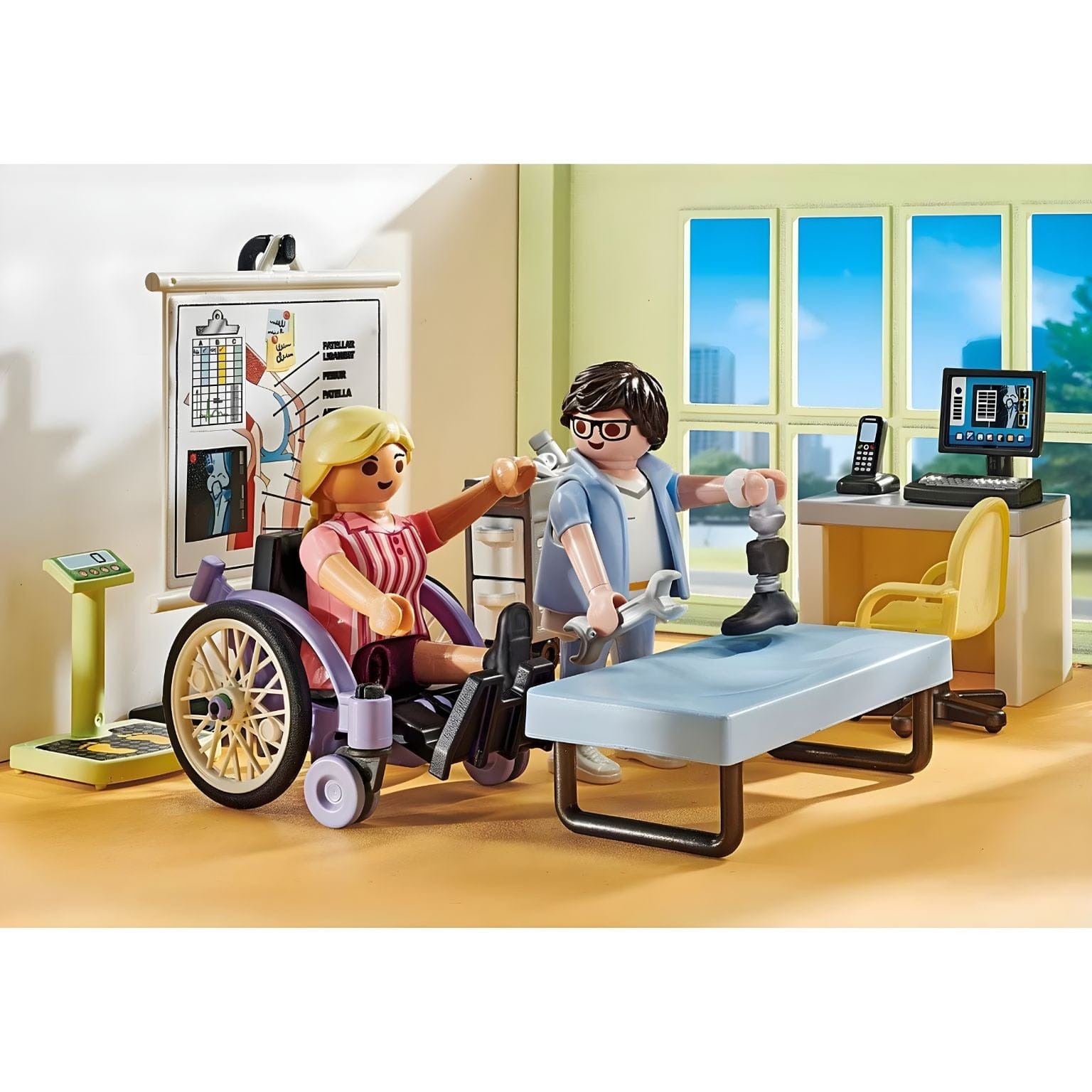 Playmobil City Life Ortopedia com paciente em cadeira de rodas, profissional de saúde, mesa de consulta e zona de reabilitação