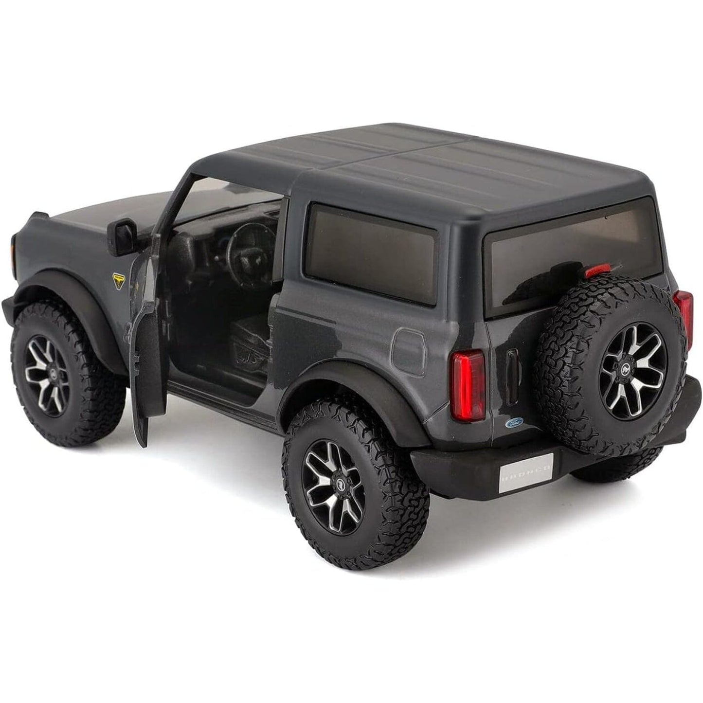 Apresentamos Ford Bronco Badlands cinza com o SKU 683153024 recomendado para + 3 anos