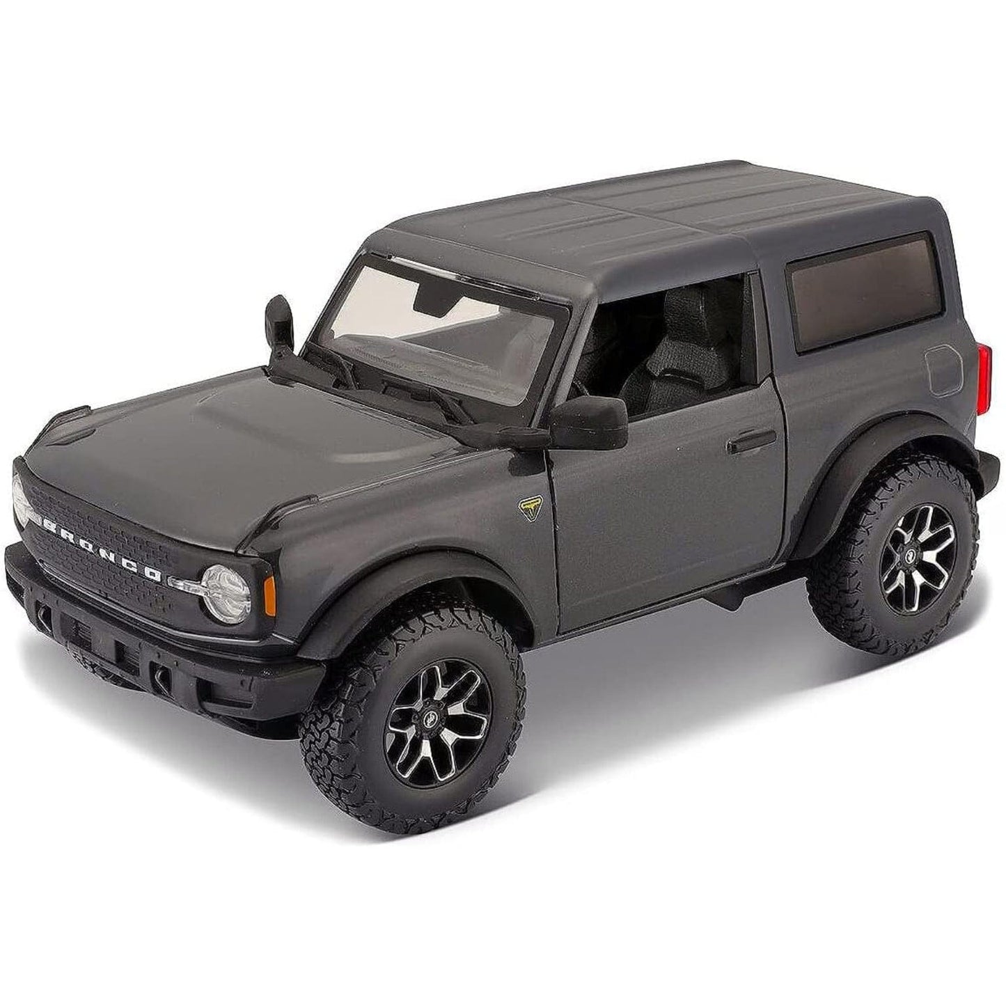 Apresentamos Ford Bronco Badlands cinza com o SKU 683153024 recomendado para + 3 anos