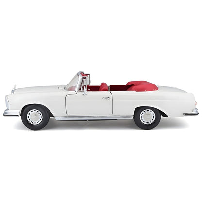 Presentamos Mercedes-Benz 280 SE 1967 1/18 con el SKU 133181125 recomendado para + 3 años
