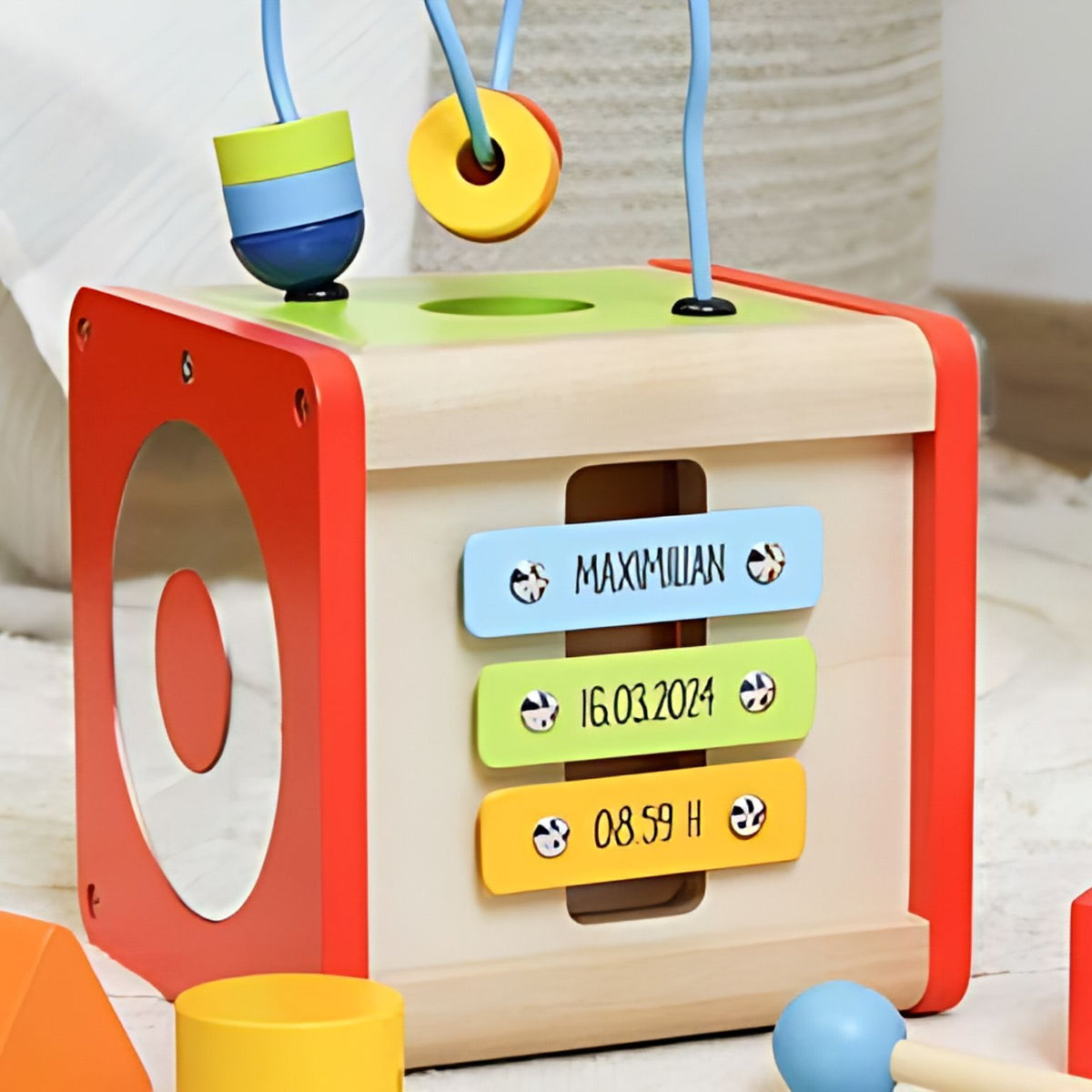 Cubo infantil de actividades e ritmos para brincadeiras de exploração e descoberta