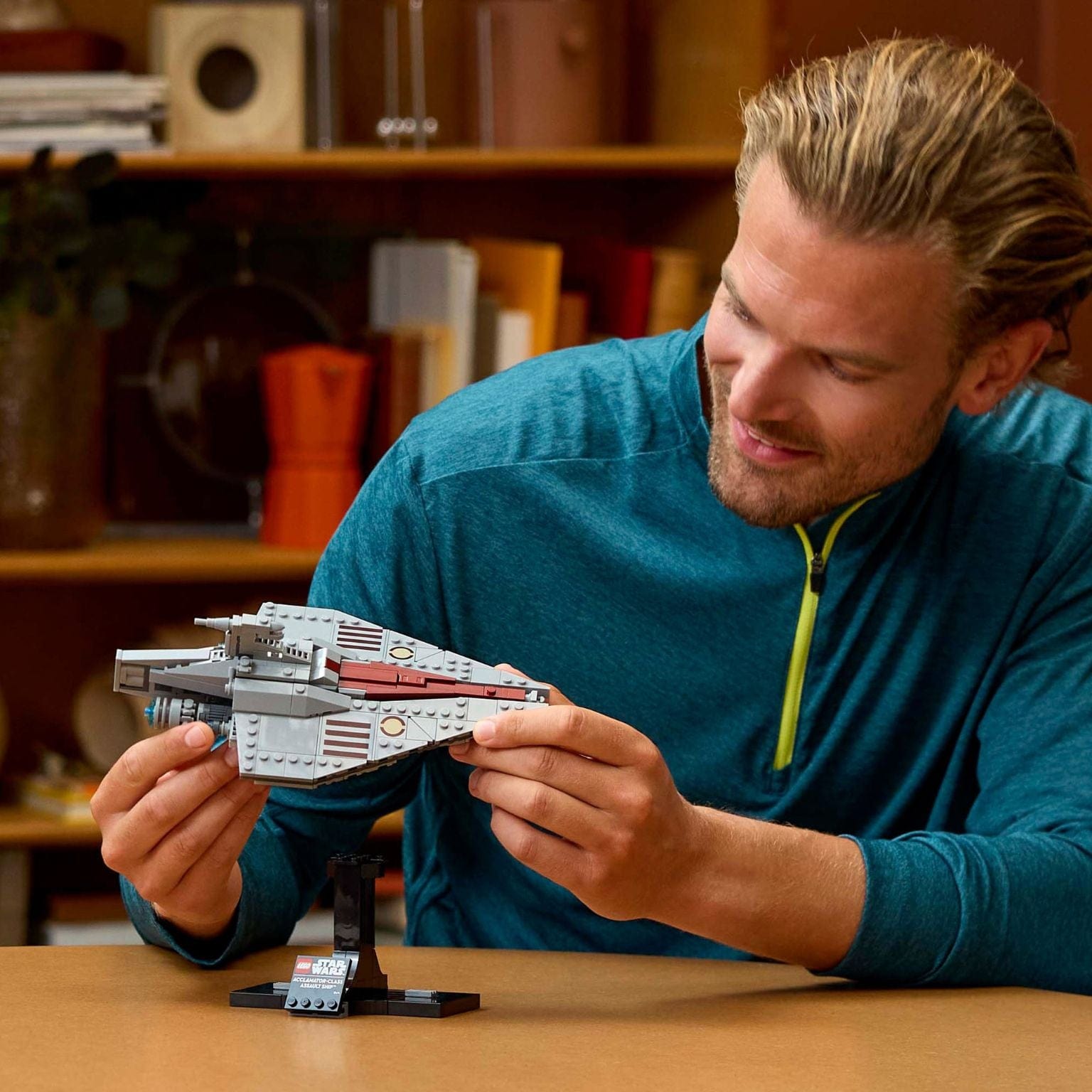 Apresentamos Lego Star Wars Nave de Assalto de Classe Acclamator com o SKU 667540425 recomendado para + 14 anos