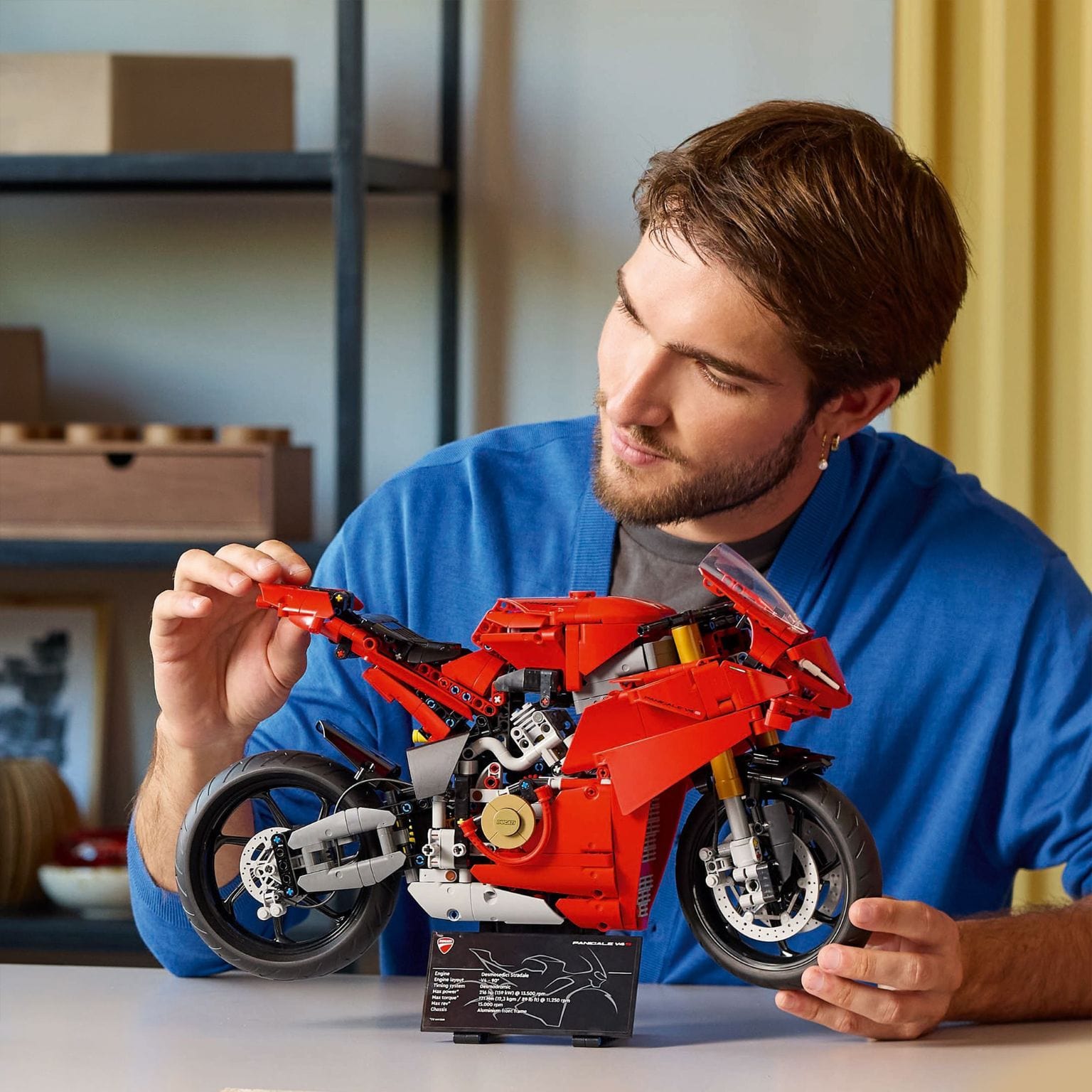 Apresentamos Lego Technic - Mota Ducati Panigale V4 S com o SKU 664220225 recomendado para + 14 anos